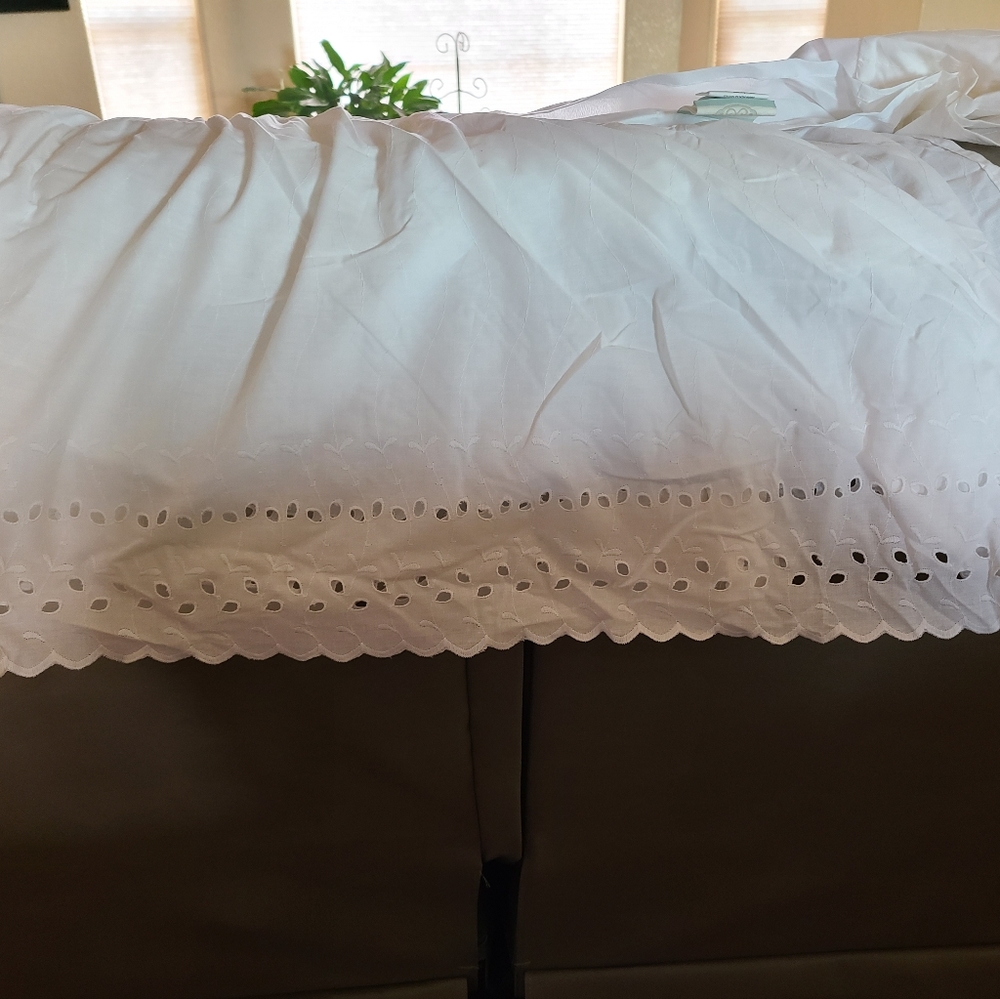 Eyelet Bedskirt Full/Double